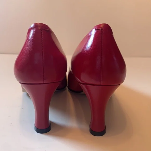 NWOT Caressa Crosstown Collection Heel - Picture 2 of 5